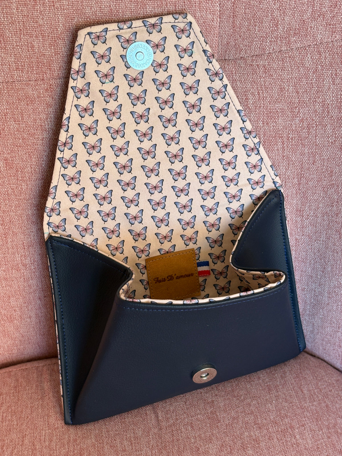 Pochette AELINA - "La combattante" – Collection Octobre Rose