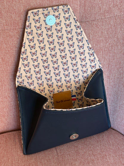Pochette AELINA - "La combattante" – Collection Octobre Rose